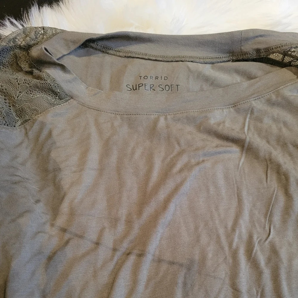 SUPER  SOFT LACE INSET SLEEVE DOLMAN TOP - Picture 5 of 8